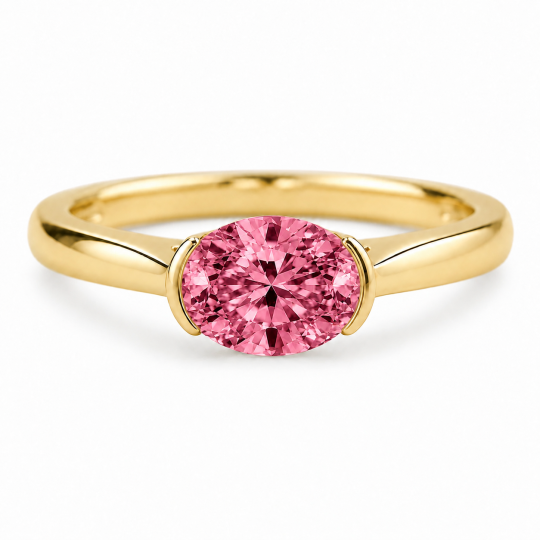 Anel de noivado em ouro de 14 quilates com turmalina rosa de 2 quilates, lapidação oval e cravação horizontal.