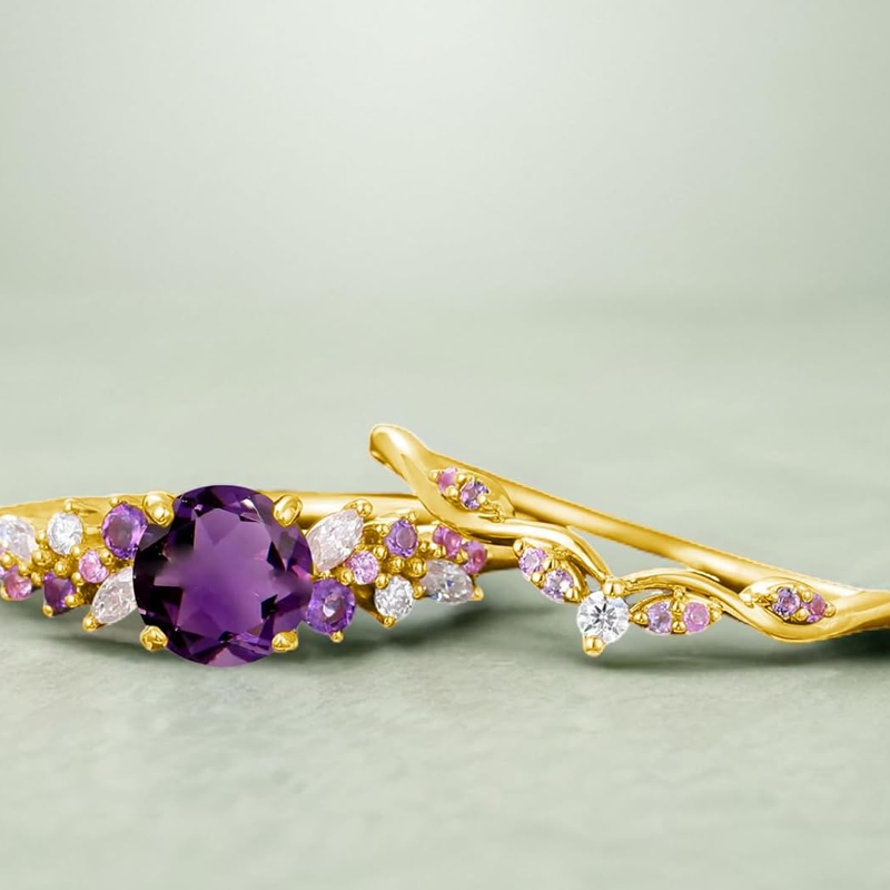 Ensemble de bagues de fiançailles sur mesure en or rose 10 carats avec pierre précieuse ronde de 1 carat, motif lierre, style vintage, promesse et anniversaire.-4