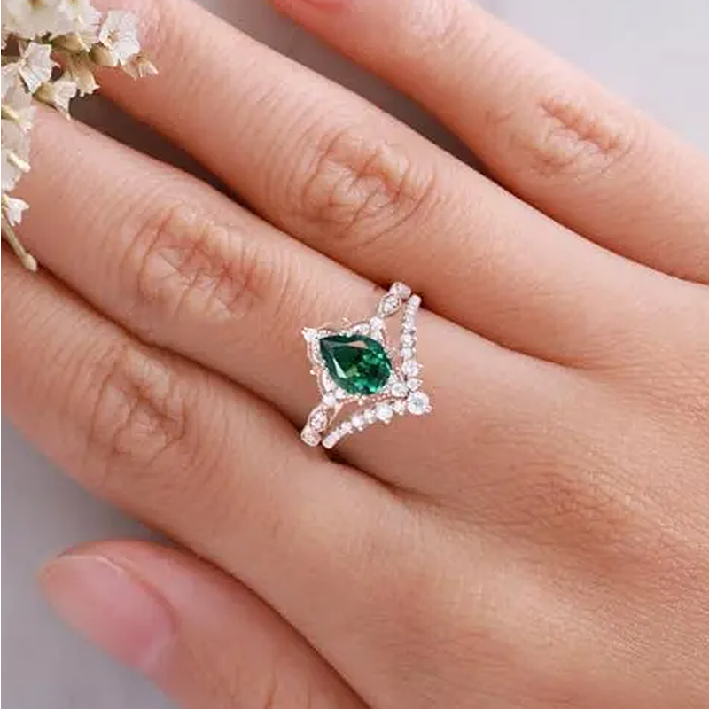 10K Gold 1-1/2 Carat Pear Shaped Emerald Personalized Engraving & Couple Engagement Ring-3