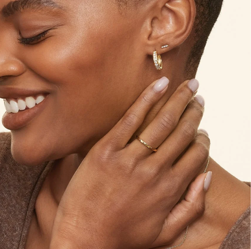 10K White Gold 0.25 CT.T.W. Diamond Hoop Earrings-3