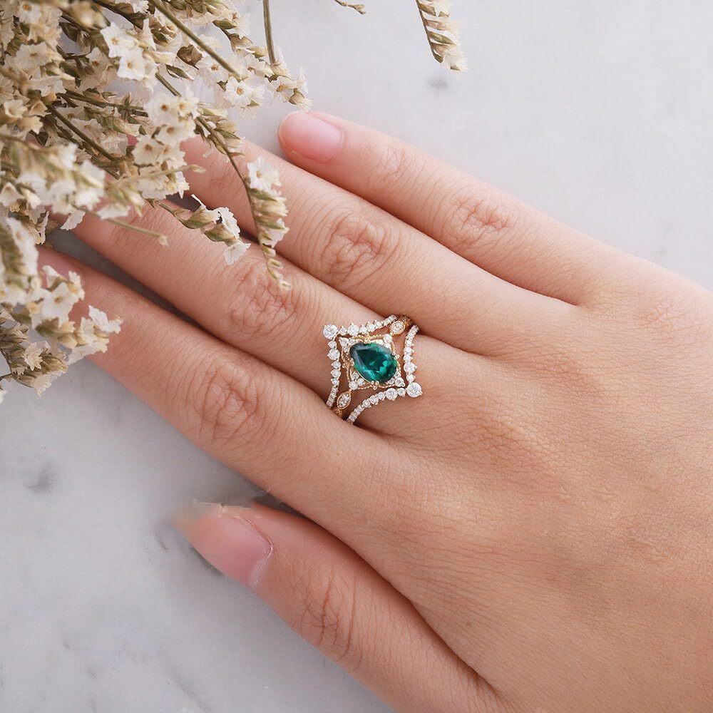 10K Gold 1.5CT Pear Shaped Emerald Crown Engagement Ring Set with Moissanite-2