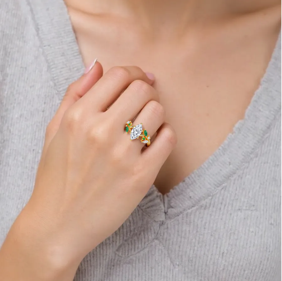 10-karatowe białe złoto o masie 0,75–3,25 ct. Obrączka zaręczynowa z diamentami w szlifie markizowym i szmaragdem, wykonana metodą laboratoryjną, z certyfikatem IGI-2