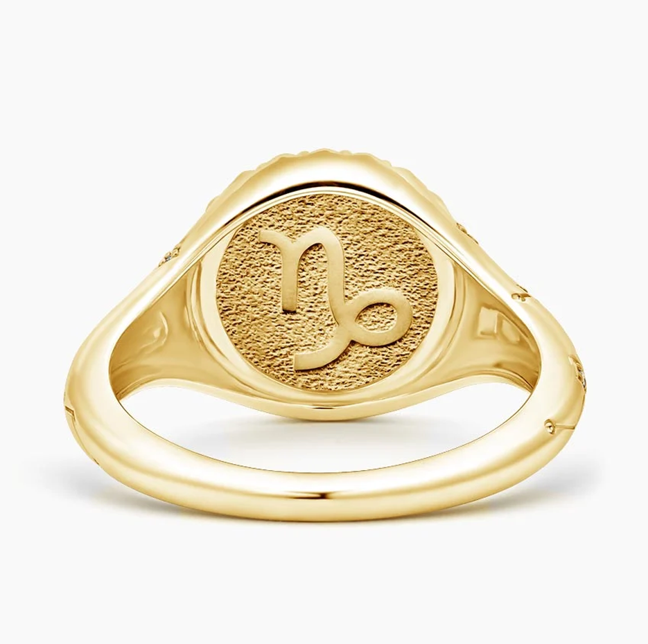 Zodíaco Capricórnio em ouro 10K 0,02 CT.T.W. Aliança de Sinete Redonda com Diamante Natural-3