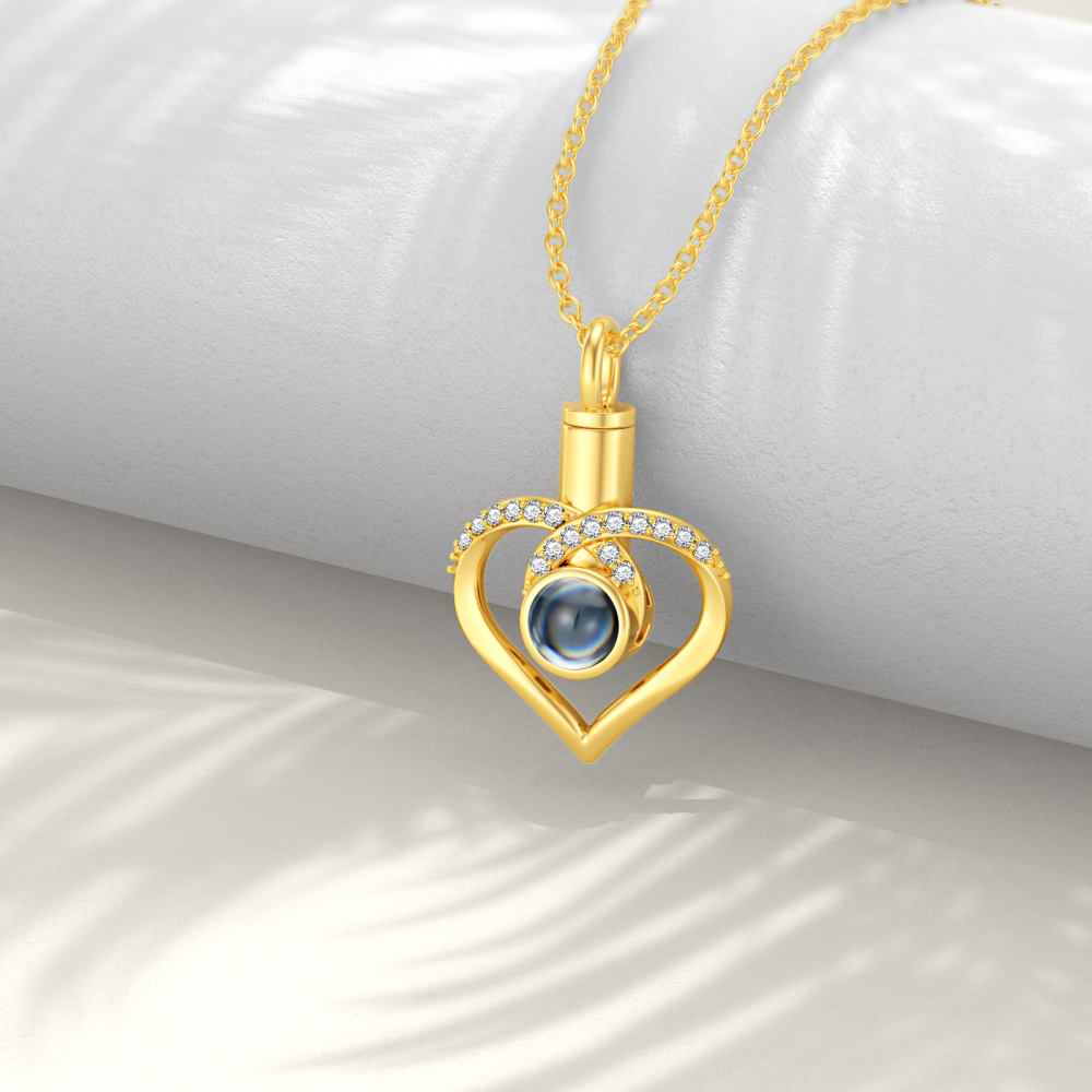Collar de urna de corazón de proyección personalizada con circonita cúbica en forma circular de oro de 10 quilates para cenizas-5