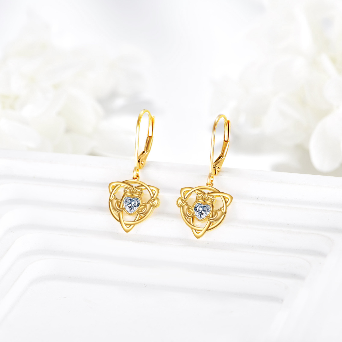 Pendientes colgantes Claddagh de circonita cúbica en oro de 10 quilates-4