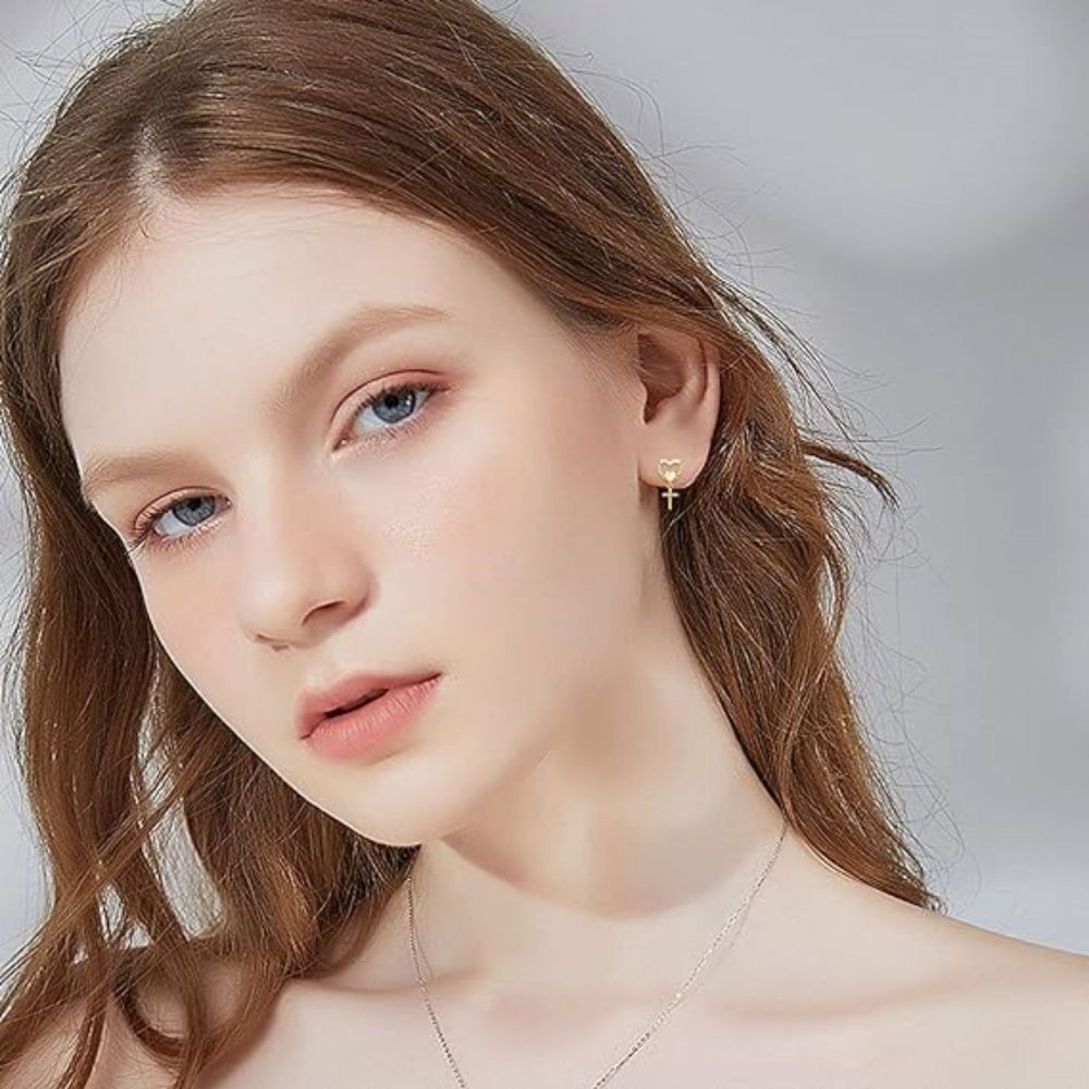 Pendientes de oro de 10 quilates con diamantes y moissanita en forma de corazón-2