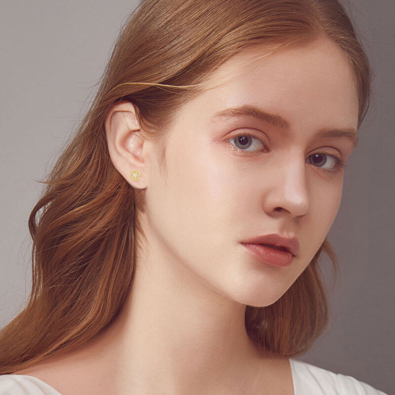 Rosenohrstecker aus 10-karätigem Gold mit Moissanit-2