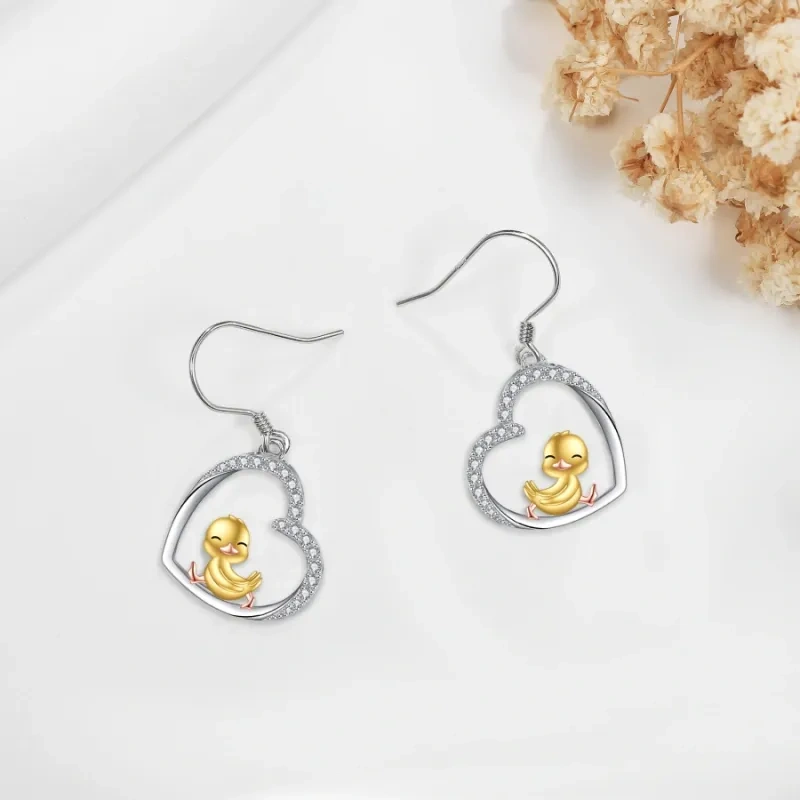 Ohrhänger aus 10 Karat Gold mit Zirkonia in Form einer Ente in Herzform für Damen-3