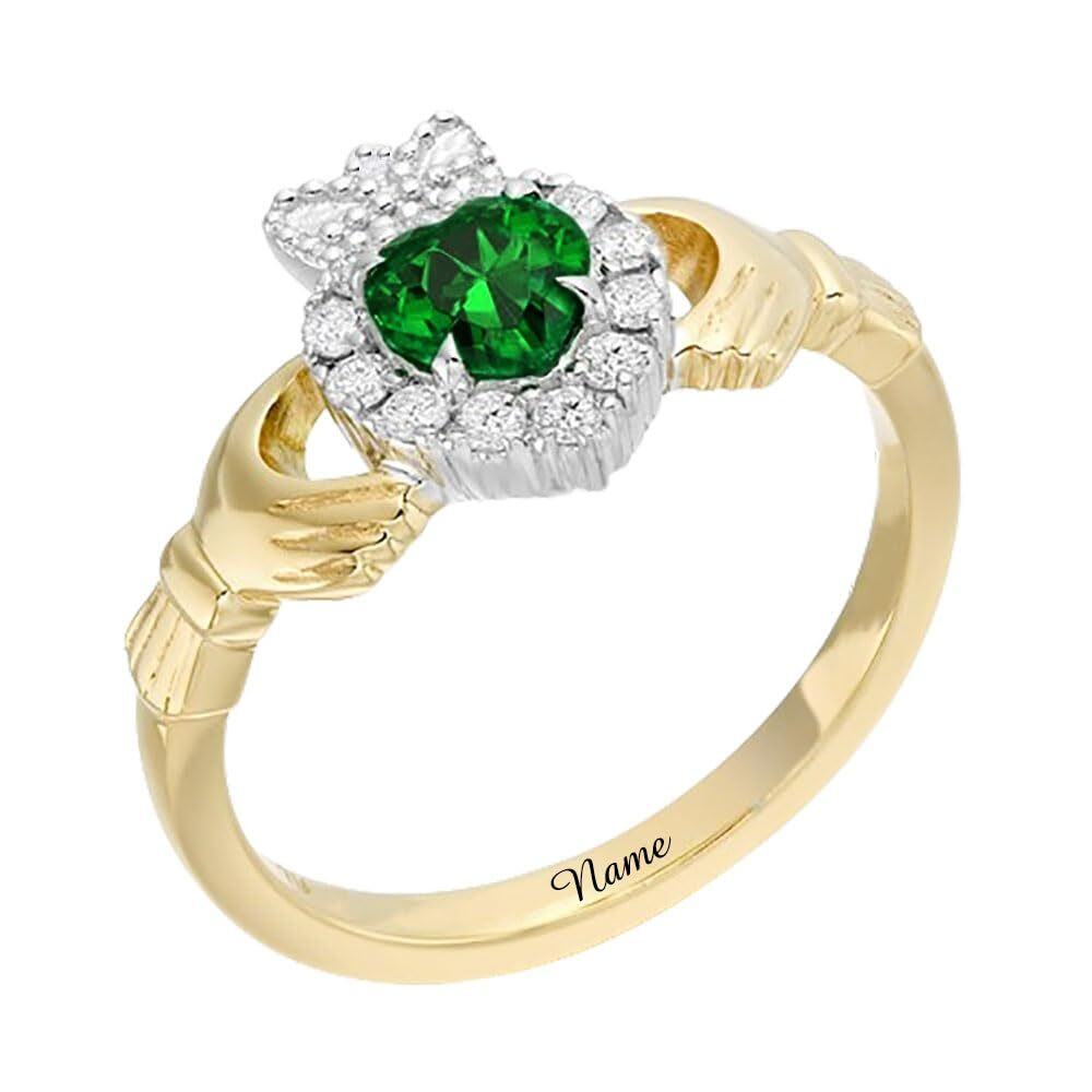 Anillo personalizado con nombre clásico y piedra natal en forma de corazón y esmeralda en oro de 10 quilates-1