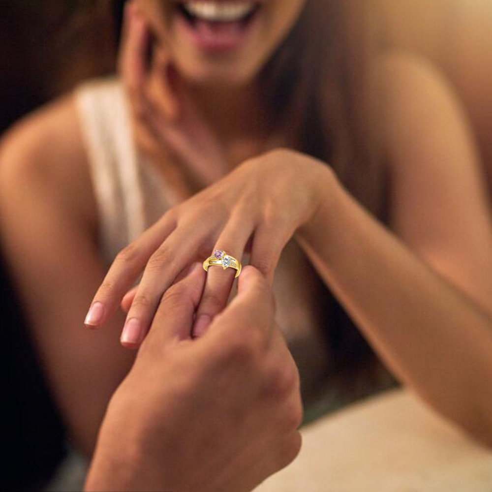 Anillo solitario de oro de 10 quilates con corte de corazón y dos piedras de nacimiento con nombre personalizado para ella-3