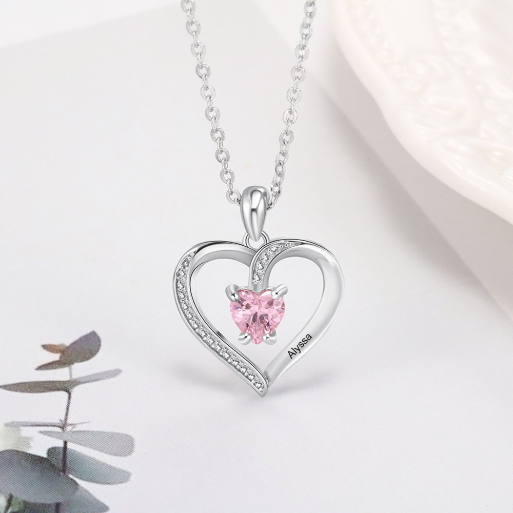 Colar com pingente de mãe personalizado com pedra de nascimento e corte em coração em ouro branco 14K-4