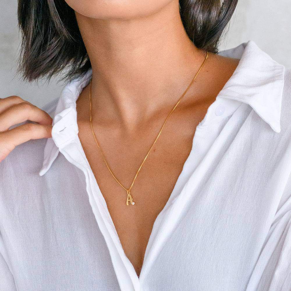 Collana con ciondolo con lettera iniziale personalizzata in oro 10K e diamante creato in laboratorio per donna-2