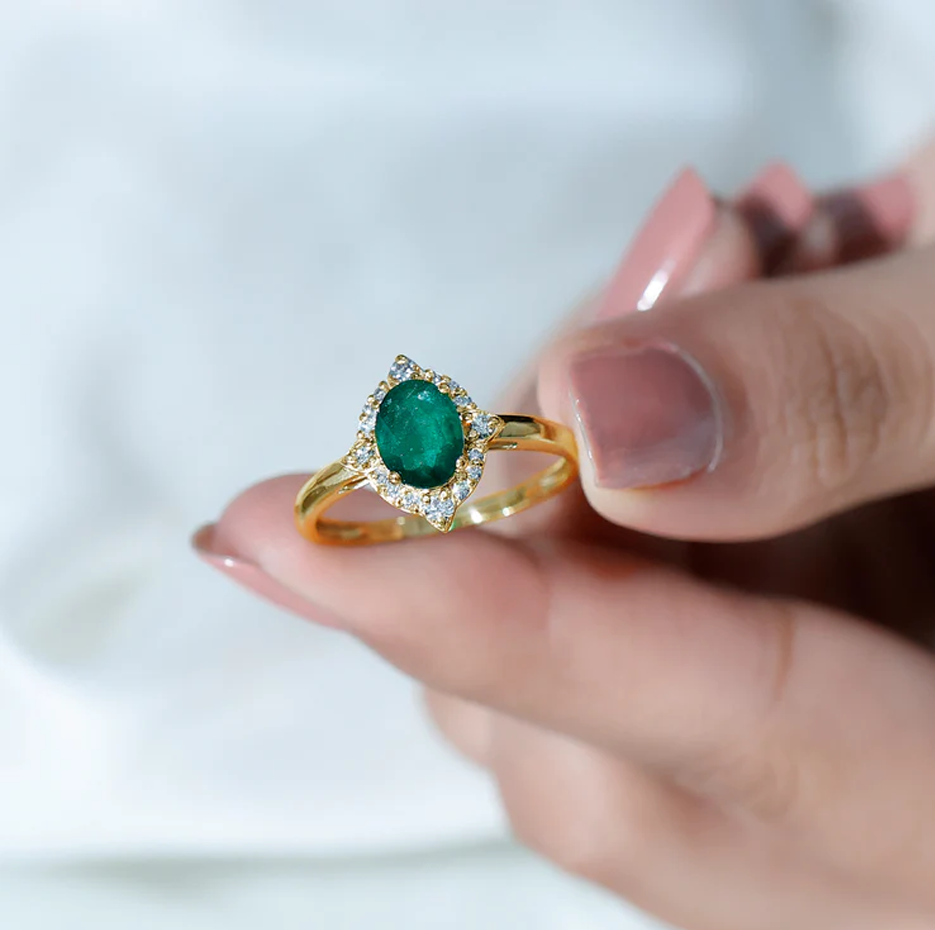 10K White Gold Oval Cut Emerald & 0.35 CT.T.W. Diamond Vintage Inspired Engagement Band-2