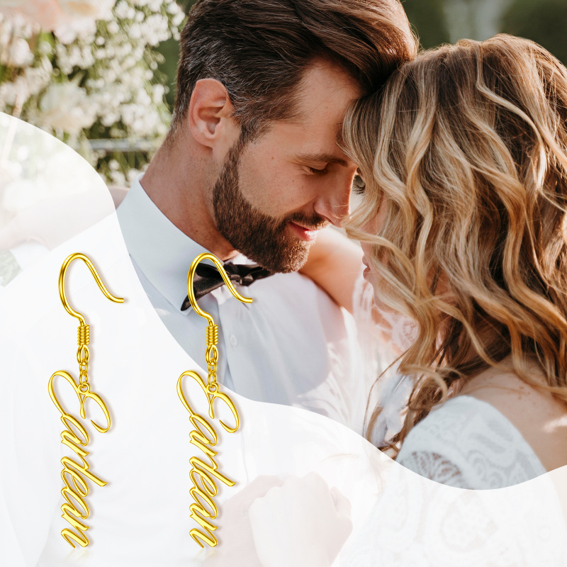 Pendientes clásicos personalizados con nombre en oro de 18 quilates-3