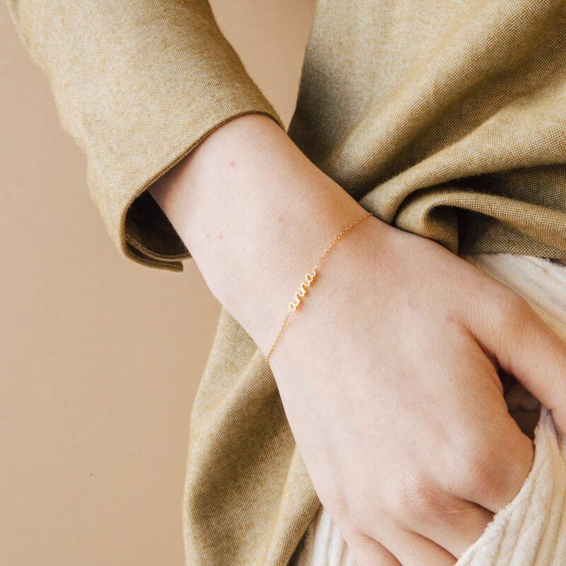 Pulsera clásica personalizada con dije de nombre en oro de 14 quilates-2