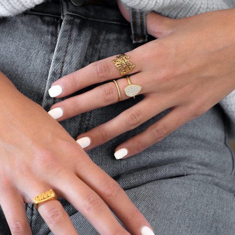 Anel clássico personalizado com nome em ouro 10K-4