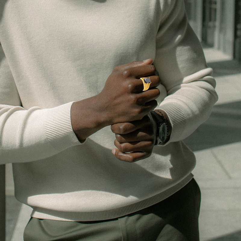 Anillo cuadrado de oro de 10 quilates con ágata talla princesa y grabado personalizado para hombre-2