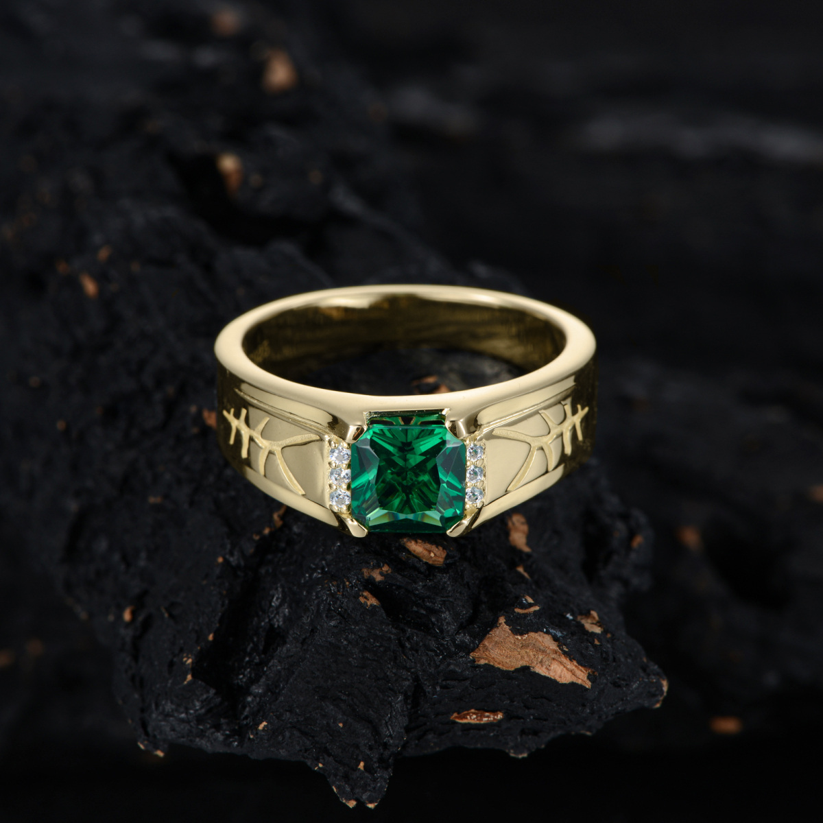 10K Gold Princess-square Shaped Emerald Personalized Engraving Ring for Men-4