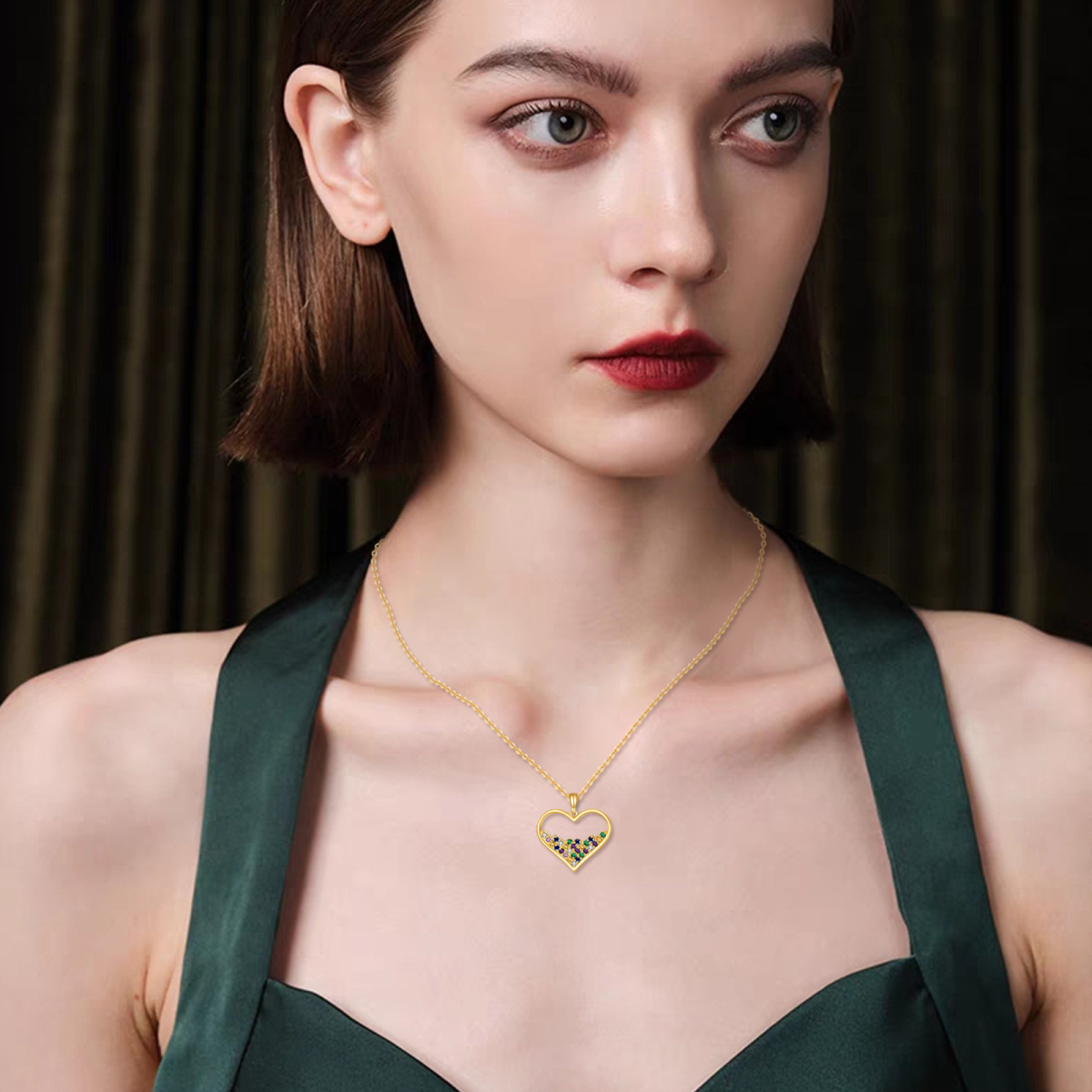 Collar con colgante de corazón de circonita cúbica tricolor en oro de 10 quilates-2