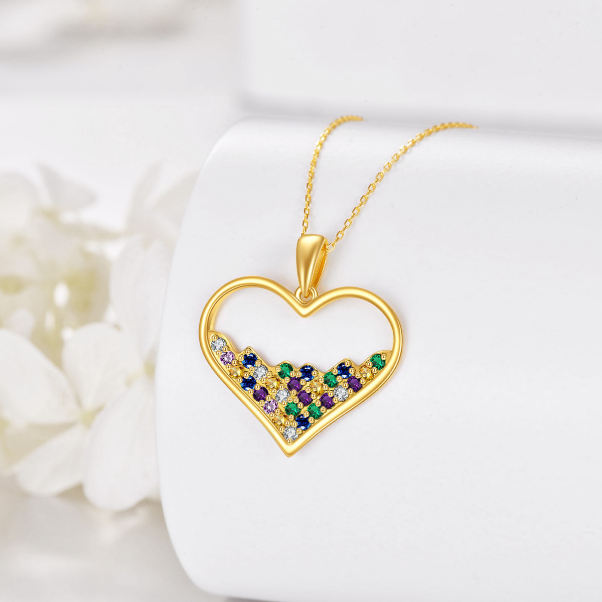 Collar con colgante de corazón de circonita cúbica tricolor en oro de 10 quilates-3