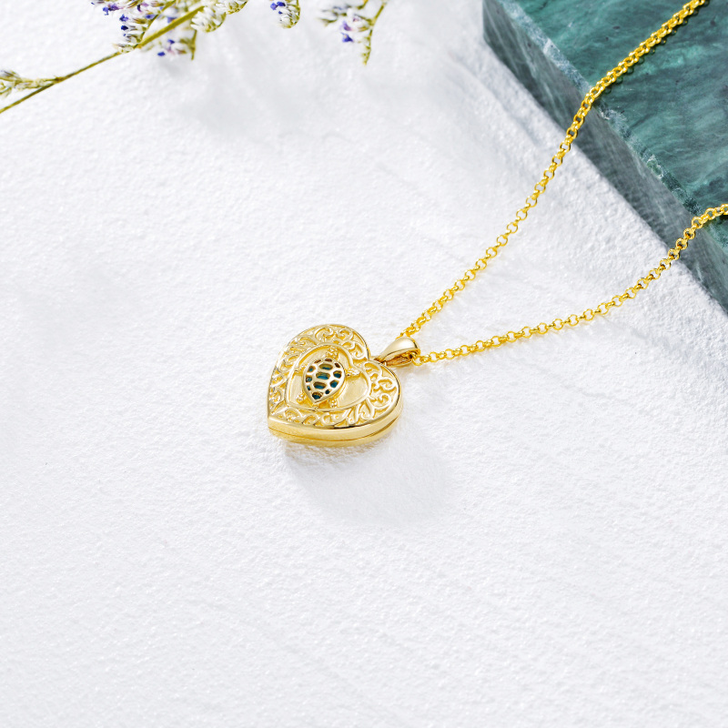 Colar com medalhão fotográfico personalizado com gravura em coração de turquesa em ouro 10K-4