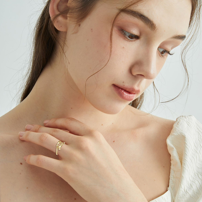 Anel circular de zircónias em ouro 10K-2