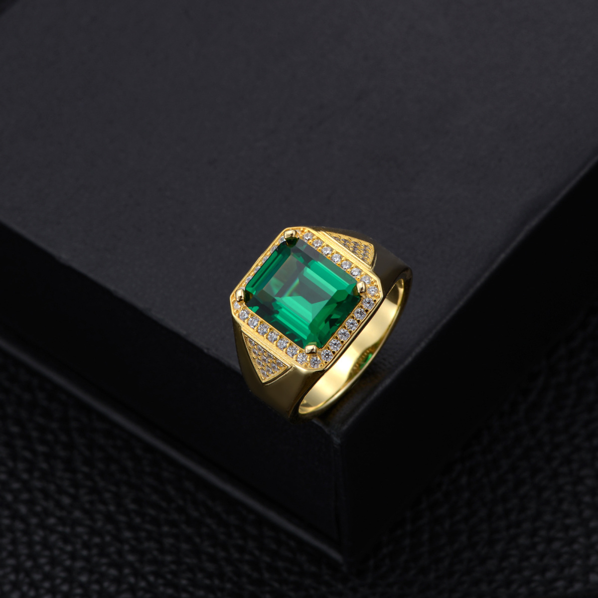 Anillo de piedra preciosa verde cuadrado con circonita cúbica de oro de 10 quilates para unisex-3