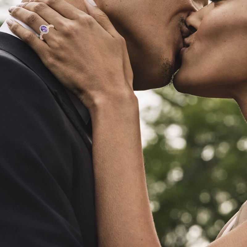 Verlobungsring aus 10-karätigem Weißgold mit ovalem Schliff und individuell gefertigtem Edelstein-3