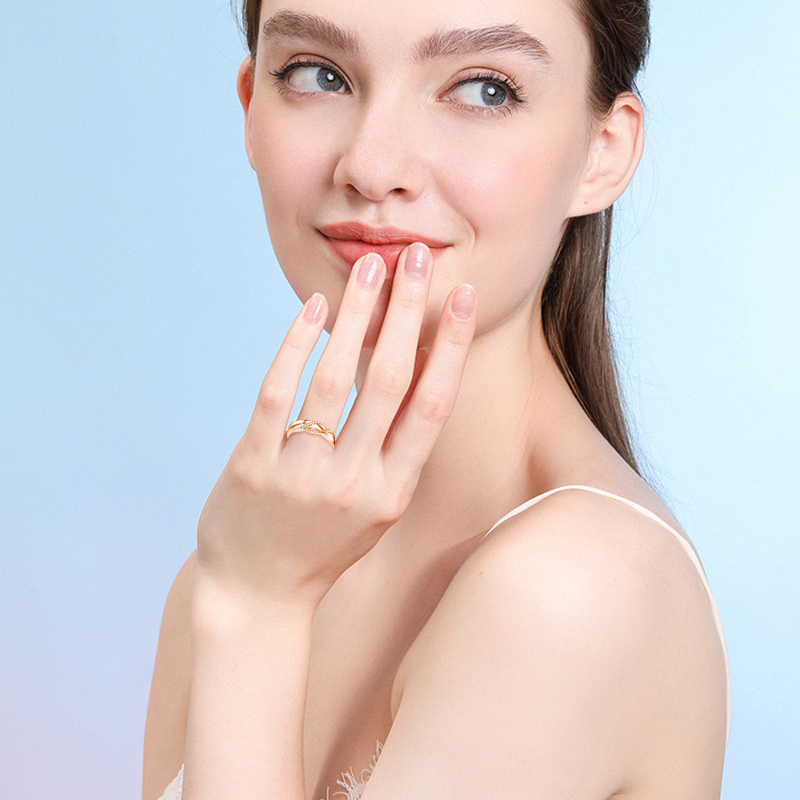 Anel clássico personalizado com nome em ouro rosa 10K e zircónias cúbicas-2