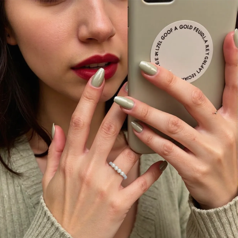 Stapelbarer Ring aus 10 Karat Roségold mit rundem Diamant und Perle, Farbe I1, Klarheit 3EX-4