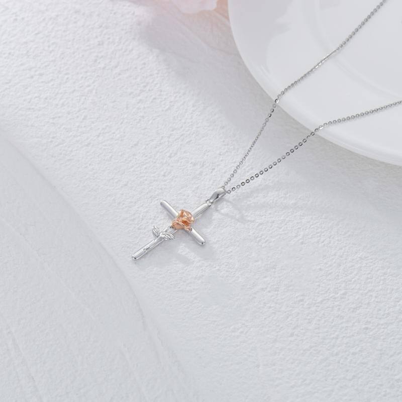 Collana da donna con pendente a croce e rosa bicolore da 10 carati-4