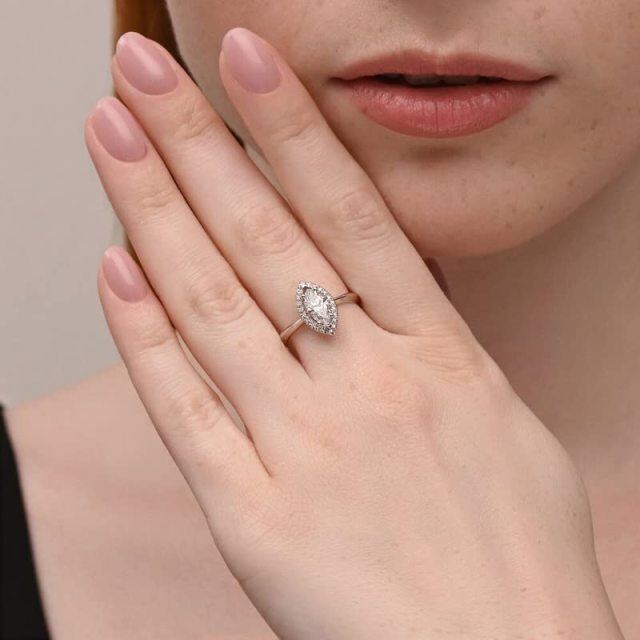 Anillo de compromiso de oro blanco de 10 quilates con moissanita de talla marquesa de 2 qu-2