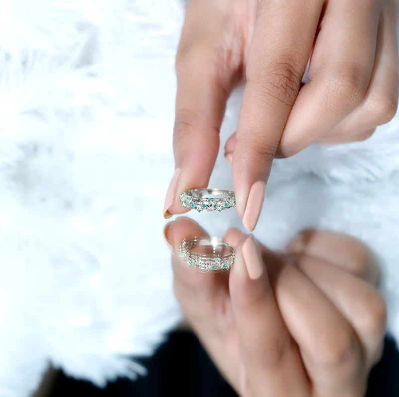 10K White Gold 0.4 CT.T.W. Round Cut Emerald Prong Setting Filigree Band-4