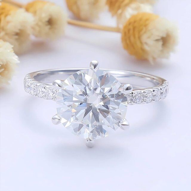 Aliança de casamento circular de moissanite em ouro branco 10K-4