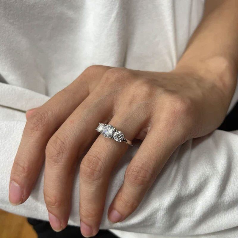 10K White Gold Round Shaped Moissanite Round Engagement Ring-2