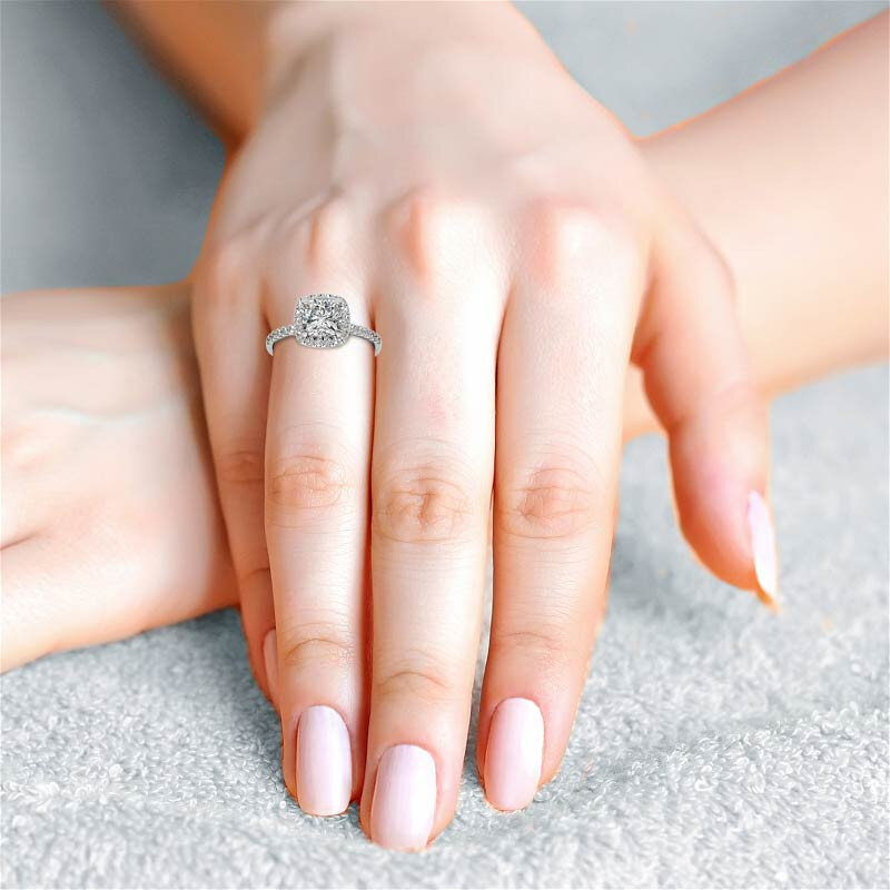 Bague de fiançailles en or blanc 10 carats avec moissanite taille coussin-2