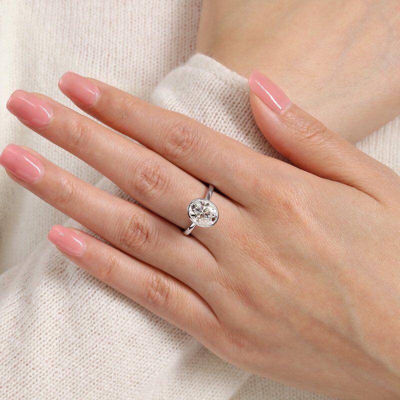 Verlobungsring mit Solitär-Moissanit im Ovalschliff aus 10 Karat Roségold-2