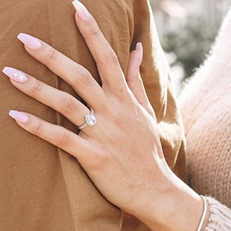 Anel de Noivado em Ouro Branco 10K com Moissanita em Forma de Pêra e Gravação Personalizada-2