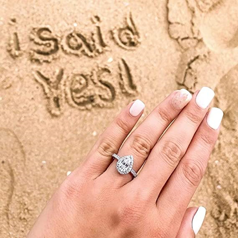 Anel de Noivado em Ouro Branco 10K com Moissanita em Forma de Pêra e Gravação Personalizada-3