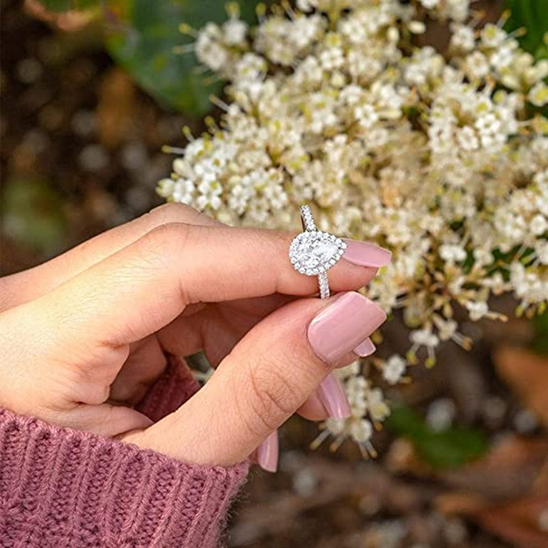 10K Weißgold Birnenförmiger Moissanit Personalisierter Gravur Verlobungsring-4