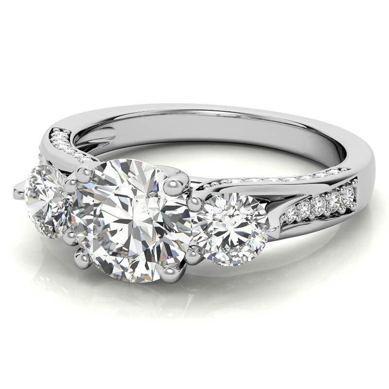 Anillo de compromiso de oro rosa de 10 quilates con tres piedras de moissanita de corte redondo-4