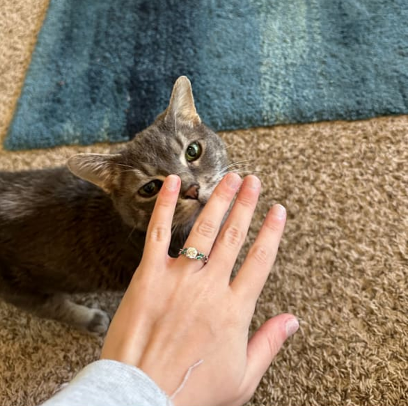 Bague de fiançailles en or blanc 10 carats avec pierre précieuse ronde de 1 à 5 carats et émeraude taille marquise de 0,25 carat-2