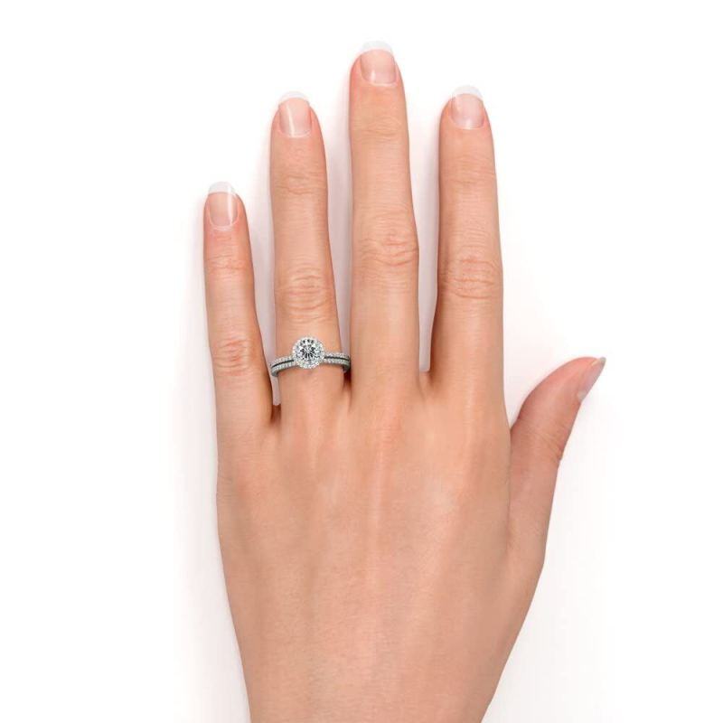 Bague de mariage personnalisée en or blanc 18 carats avec moissanite ronde et gravure, ornée d'une pierre précieuse.-3