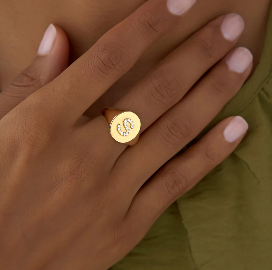Chevalière en diamant 14 carats 0,1 ct avec lettre-3