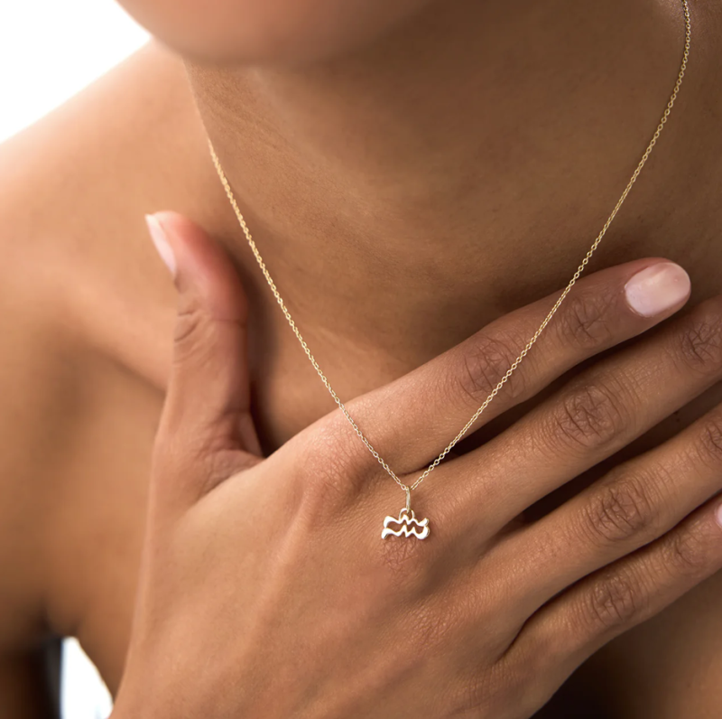 Collar con dije del zodiaco Acuario de 18 quilates-2