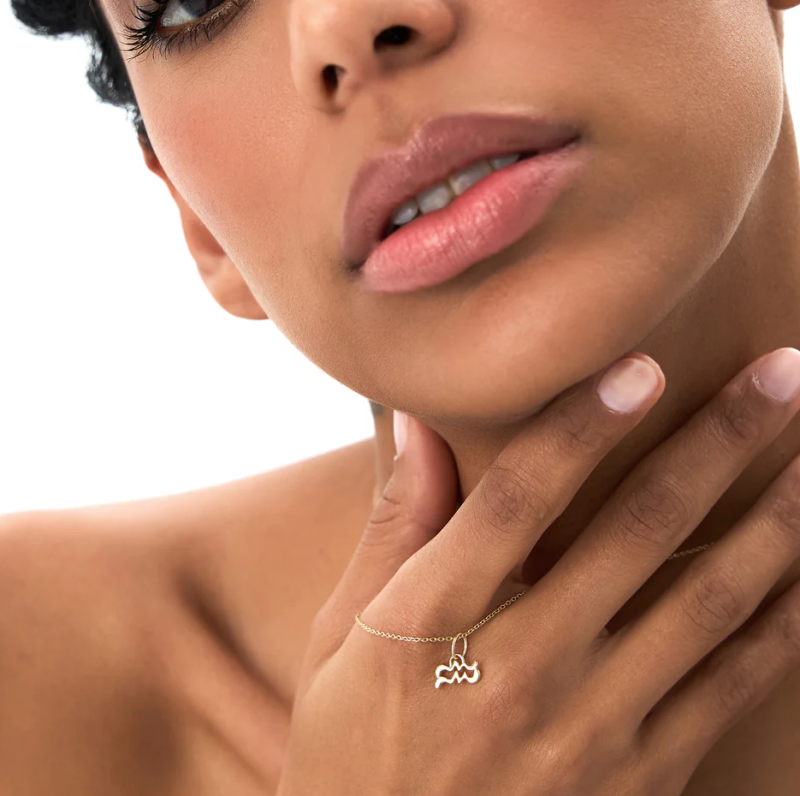 Collar con dije del zodiaco Acuario de 18 quilates-3