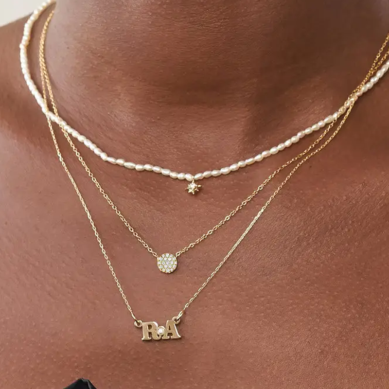 Collana con ciondolo rotondo in argento sterling con diamanti da laboratorio da 0,14 carati placcati in oro giallo-2