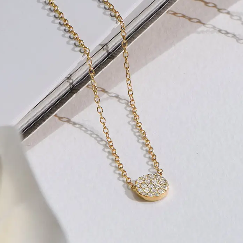 Collana con ciondolo rotondo in argento sterling con diamanti da laboratorio da 0,14 carati placcati in oro giallo-3