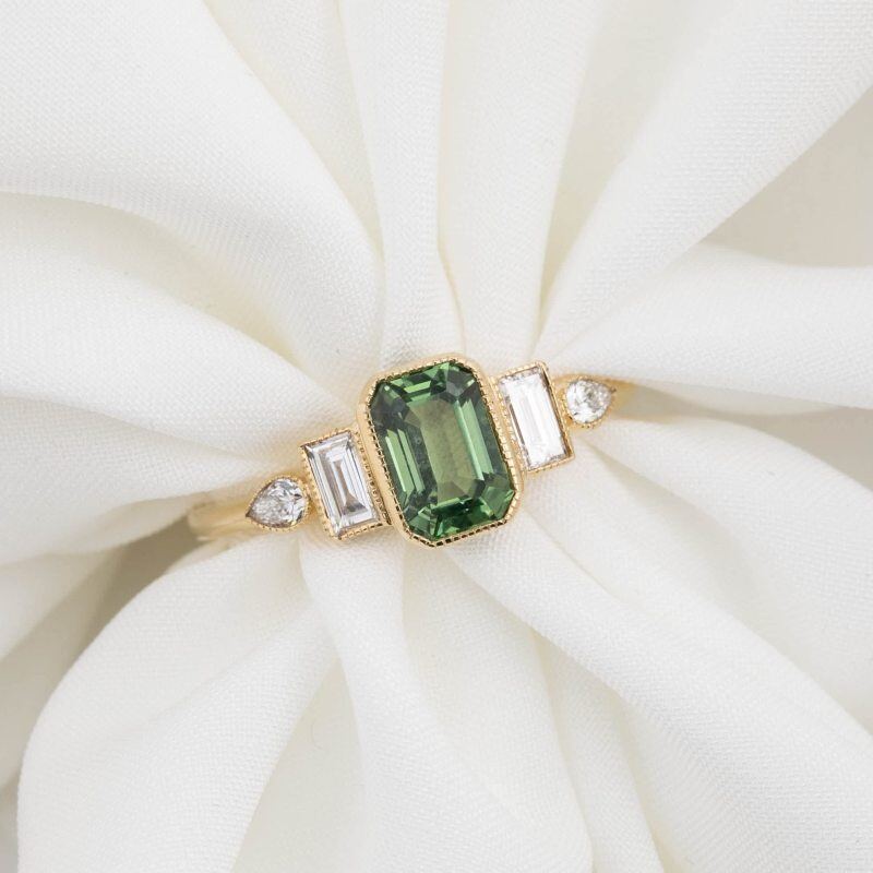 Anillo de compromiso cuadrado de oro blanco de 10 quilates con cristal y moissanita-4