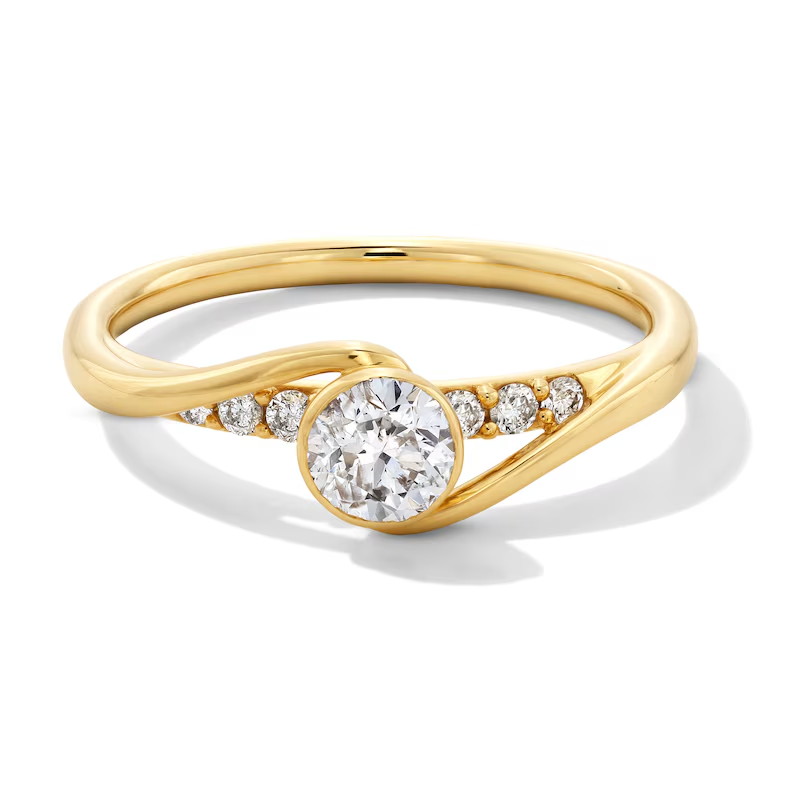 Anello di fidanzamento personalizzato con gambo bypass incastonato a castone circolare da 1/2 CT in oro 14K-1